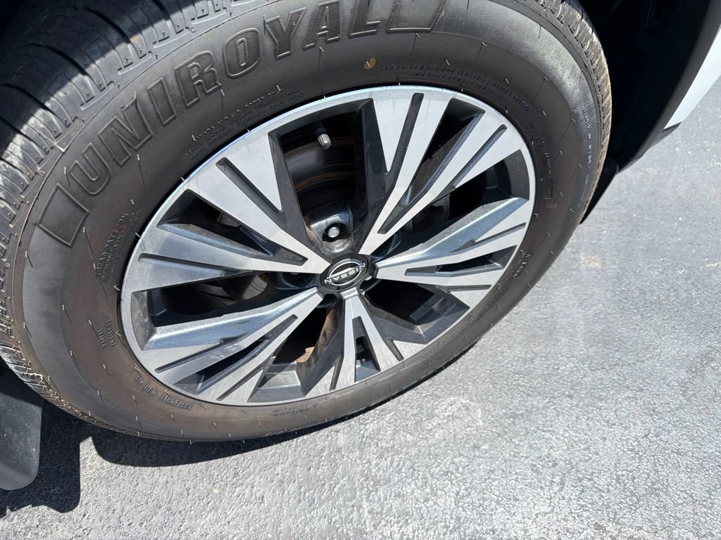 Used 2023 Nissan Rogue SV FWD image 4