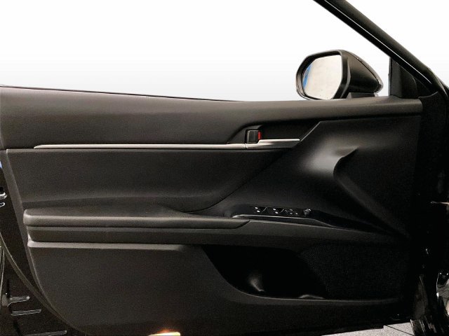Used 2018 Toyota Camry SE FWD image 22