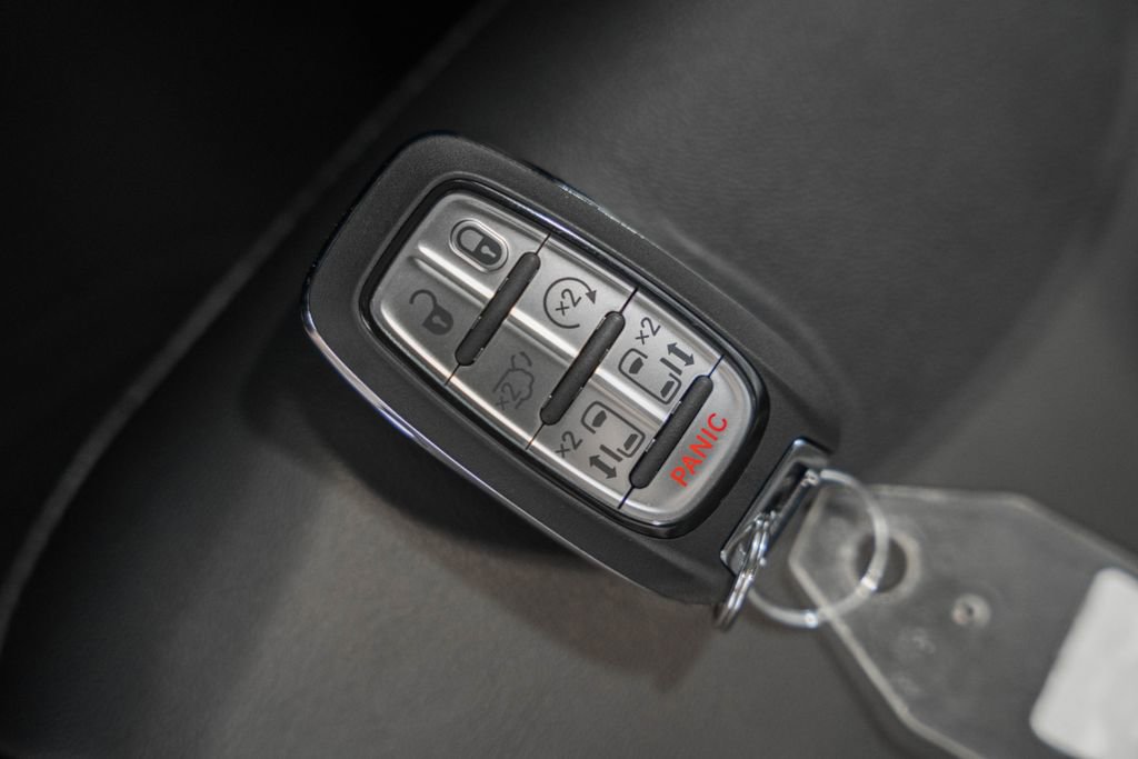 New 2026 Chrysler Pacifica Select image 40