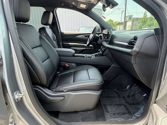 Certified 2025 Chevrolet Traverse LT w/ Driver Confidence Package FWD image 22