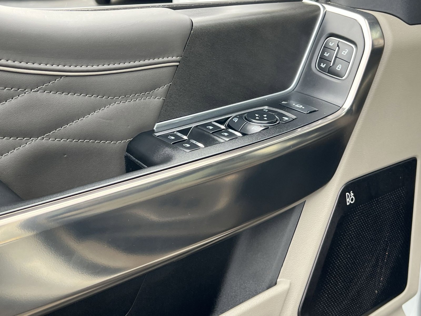 Used 2025 Ford F450 Platinum w/ Platinum Plus Package image 15