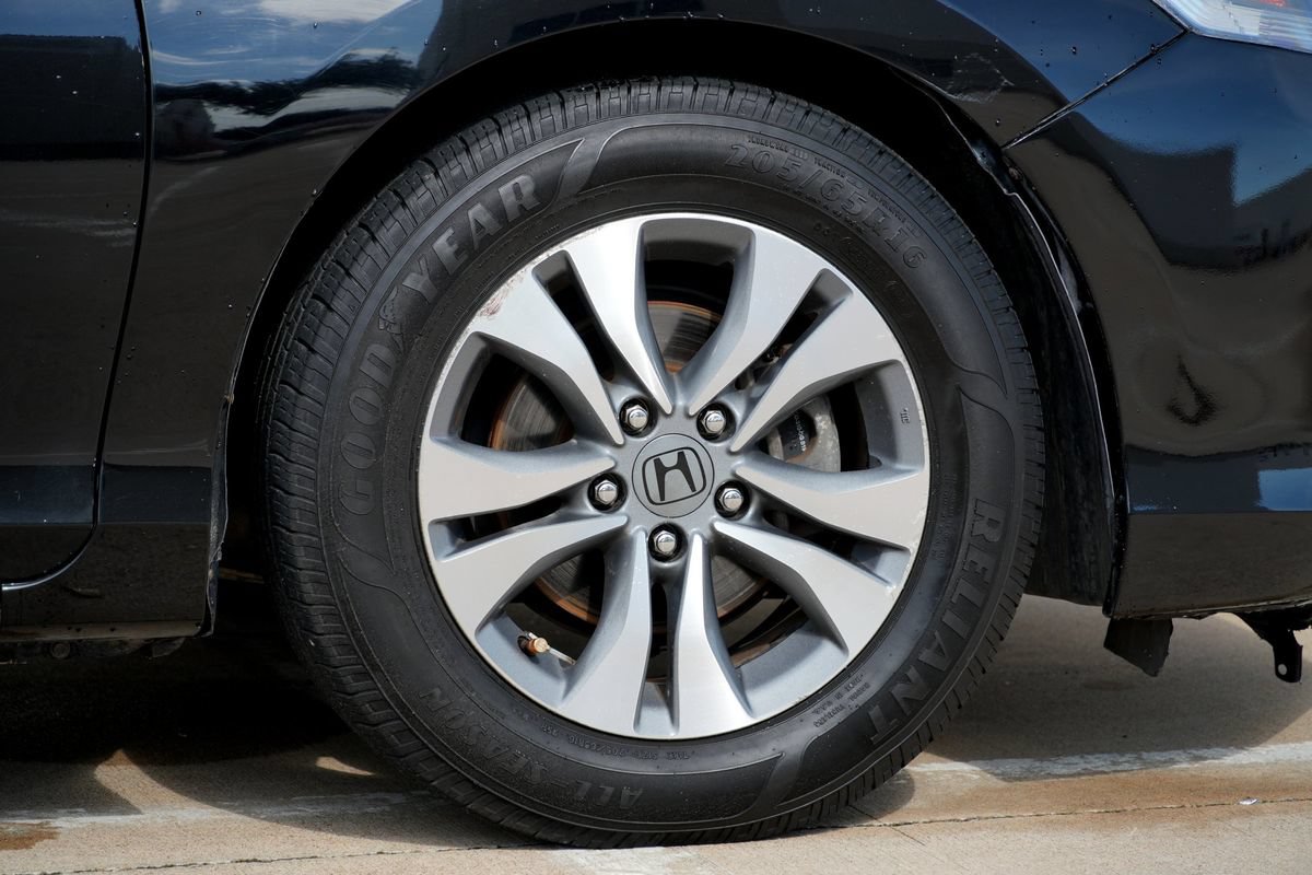 Used 2015 Honda Accord LX image 29