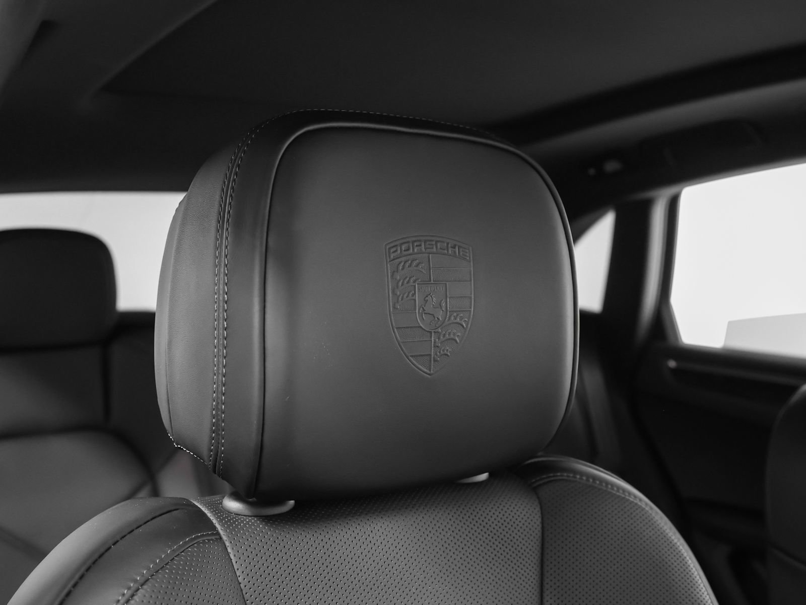 Certified 2024 Porsche Macan S AWD/4WD image 26