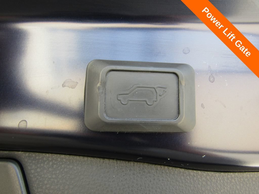 Used 2021 Toyota RAV4 XLE w/ Convenience Package AWD/4WD image 16