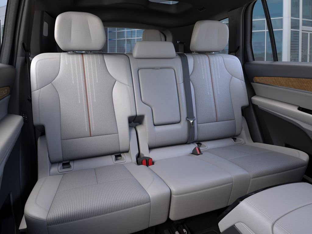 New 2026 Cadillac Vistiq Luxury AWD/4WD image 17