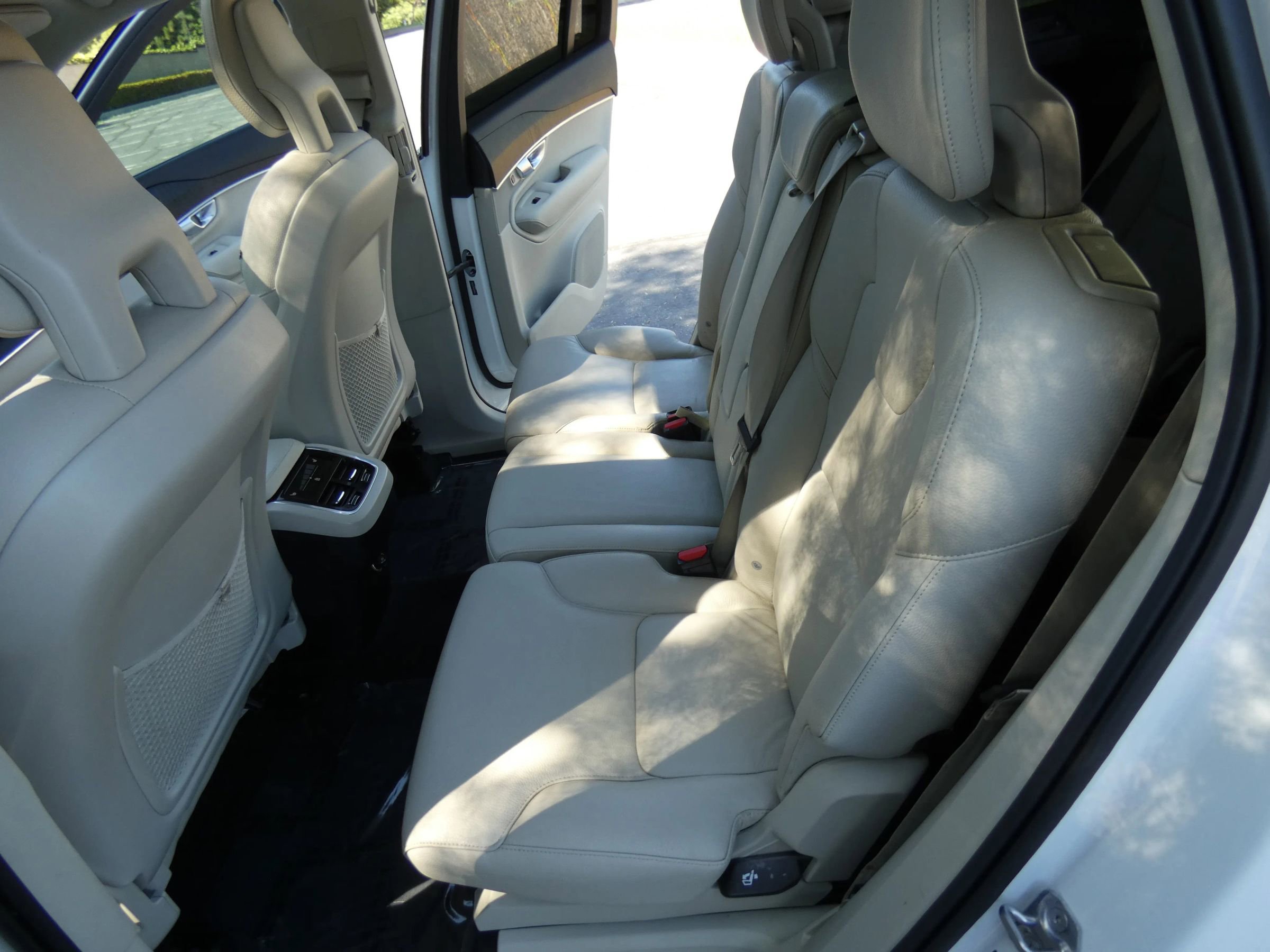 Used 2020 Volvo XC90 T6 Momentum image 50