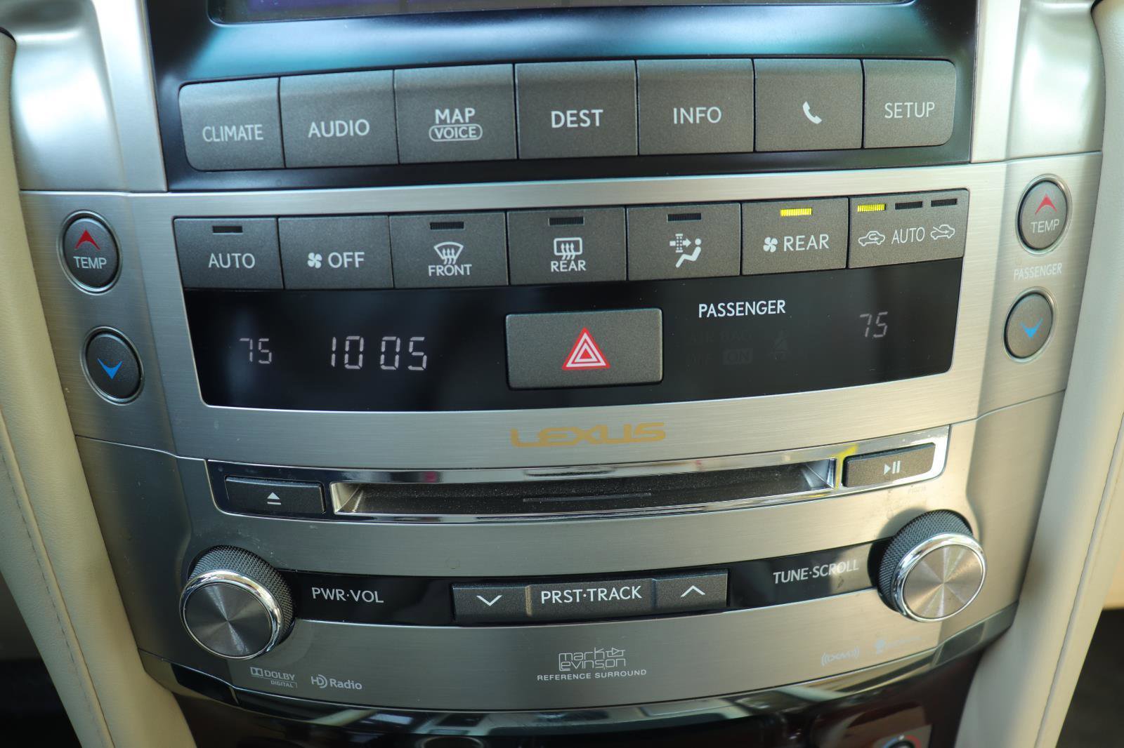 Used 2013 Lexus LX 570 4WD w/ Luxury Pkg image 37