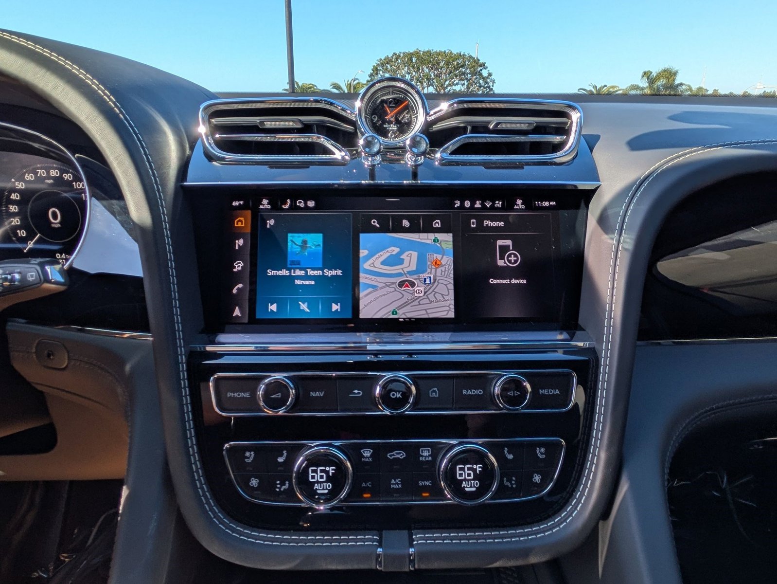 Certified 2025 Bentley Bentayga AWD/4WD image 17