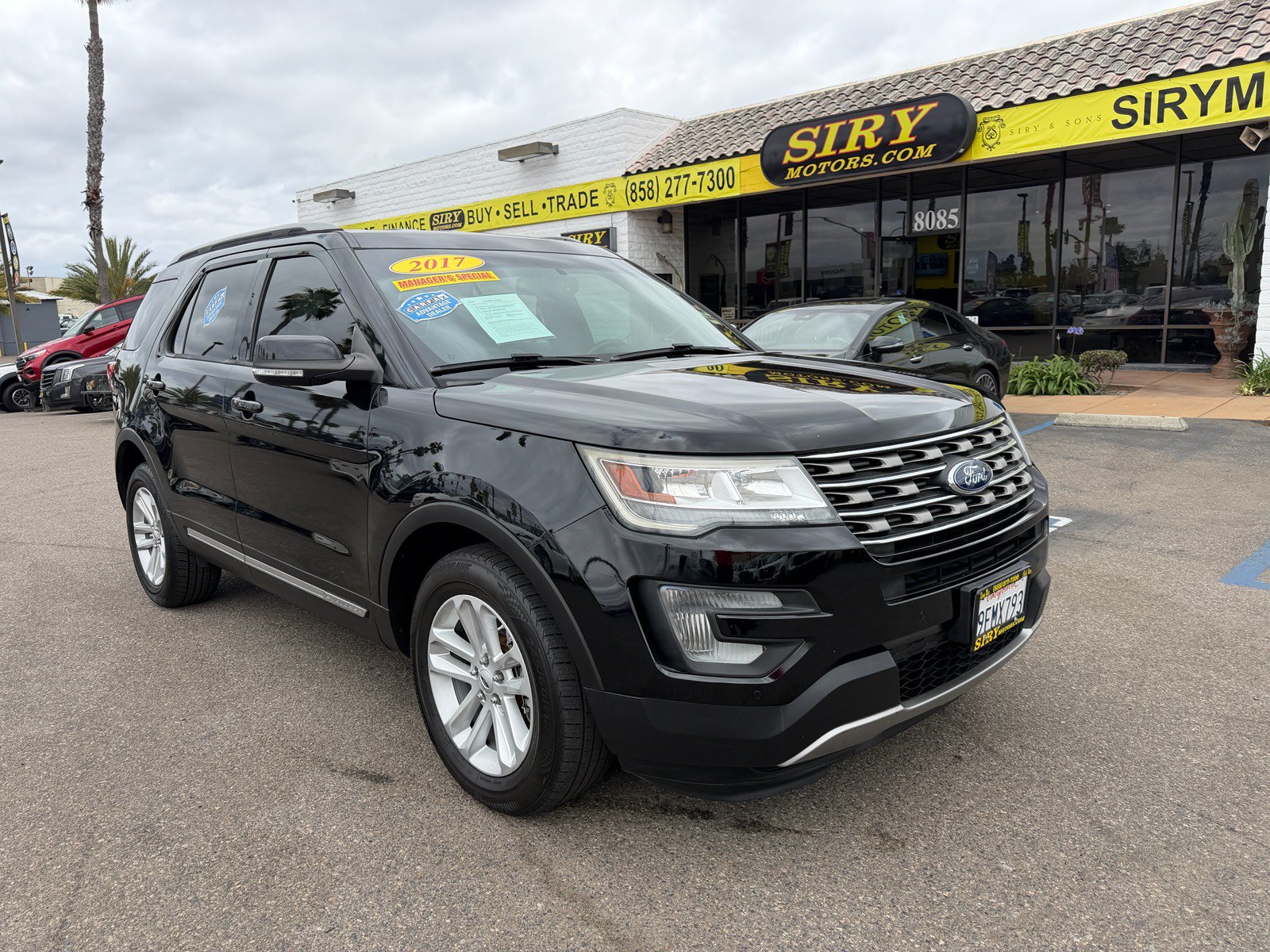 Used 2017 Ford Explorer XLT w/ Equipment Group 202A FWD image 1
