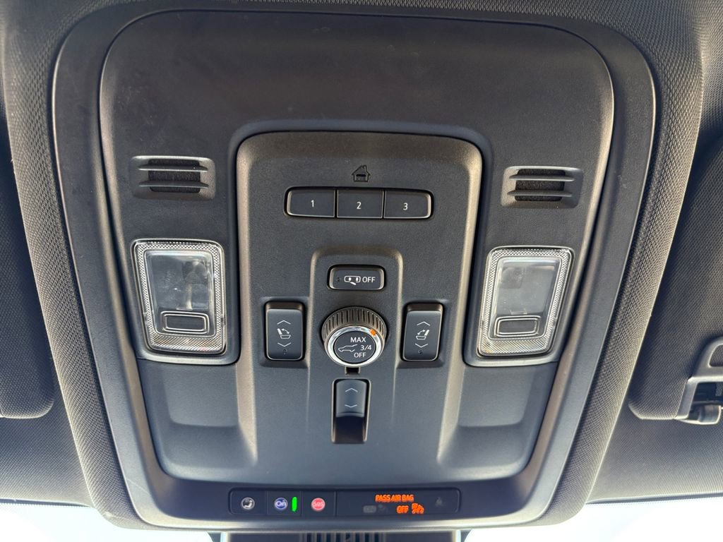 Used 2023 Chevrolet Suburban Premier image 33