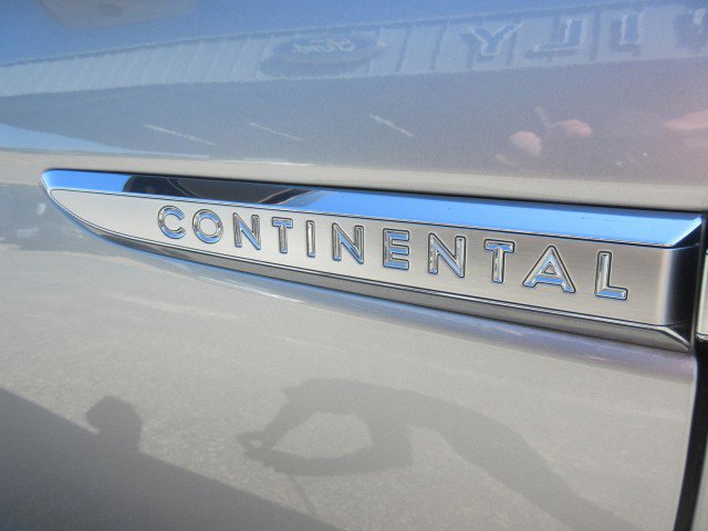 Used 2020 Lincoln Continental Reserve w/ Luxury Package image 13