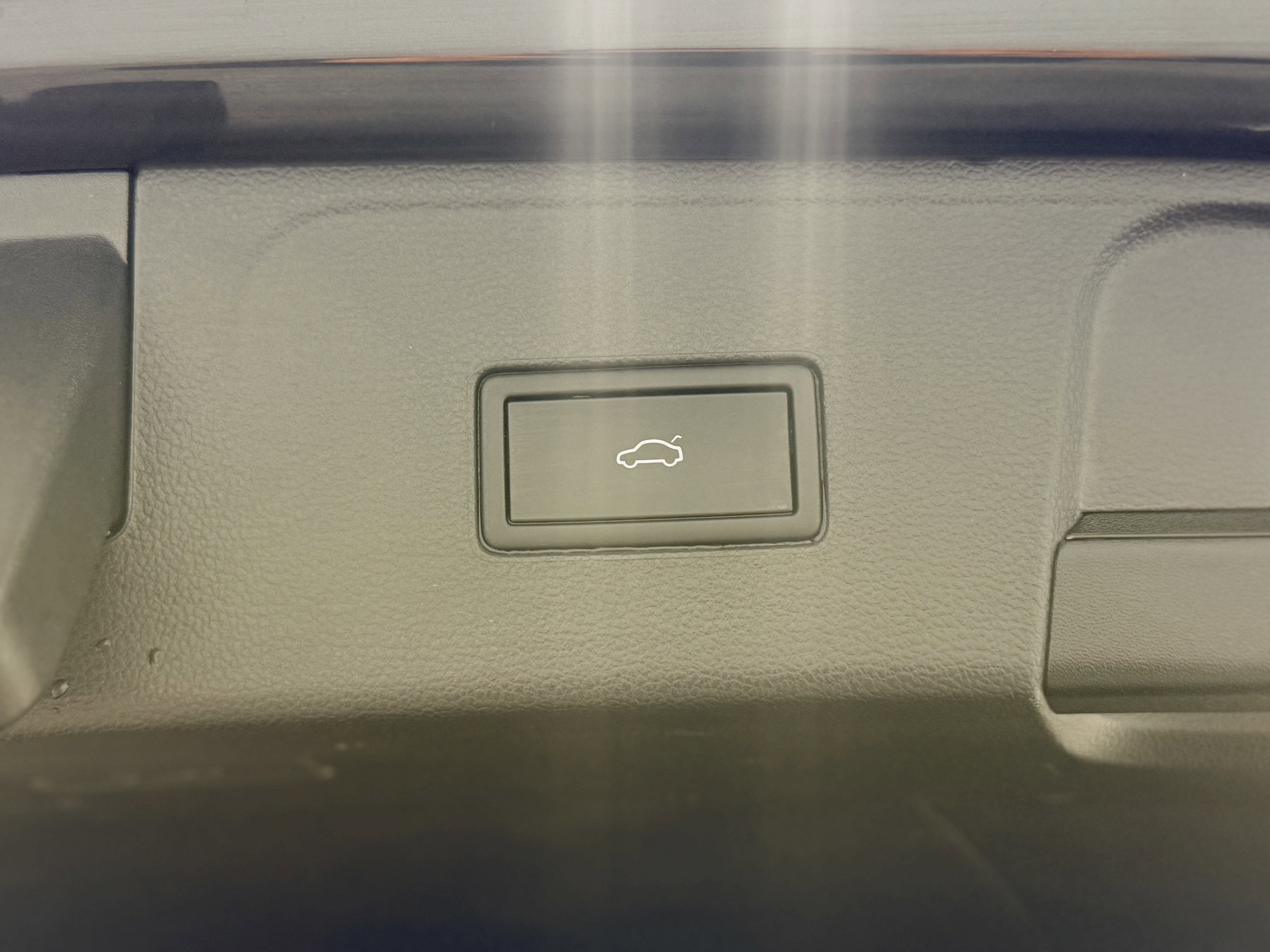 Used 2024 Volkswagen Atlas SEL Premium R-Line image 11