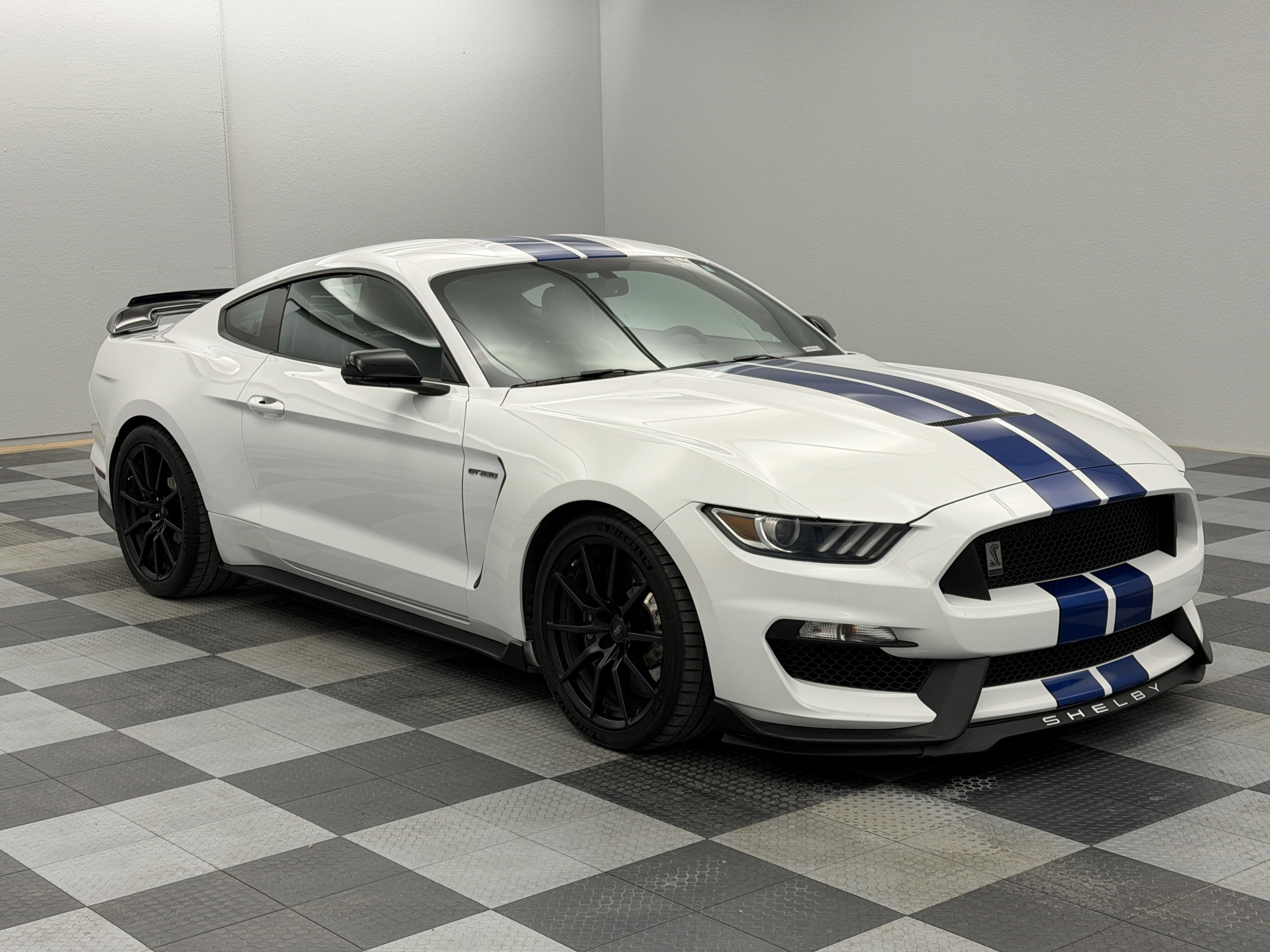 Used 2017 Ford Mustang Shelby GT350 image 4