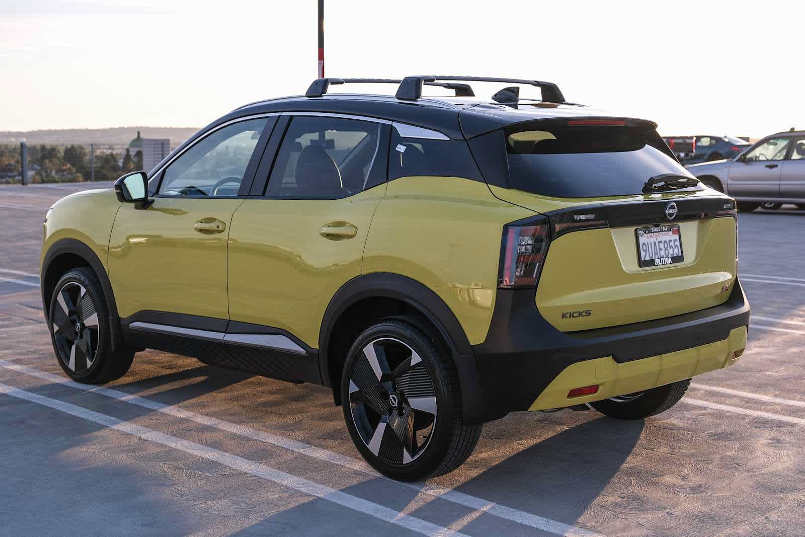 Used 2025 Nissan Kicks SR FWD image 6