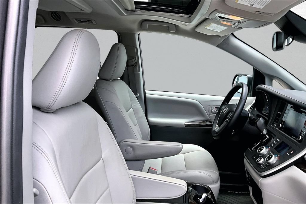 Certified 2020 Toyota Sienna XLE Premium FWD image 32