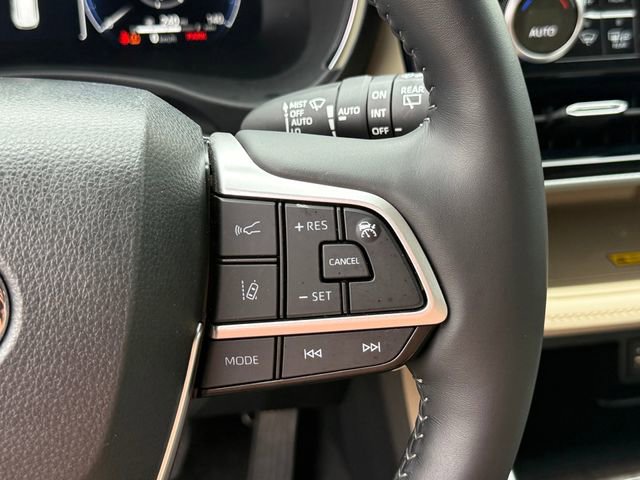Used 2023 Toyota Highlander Platinum FWD image 14
