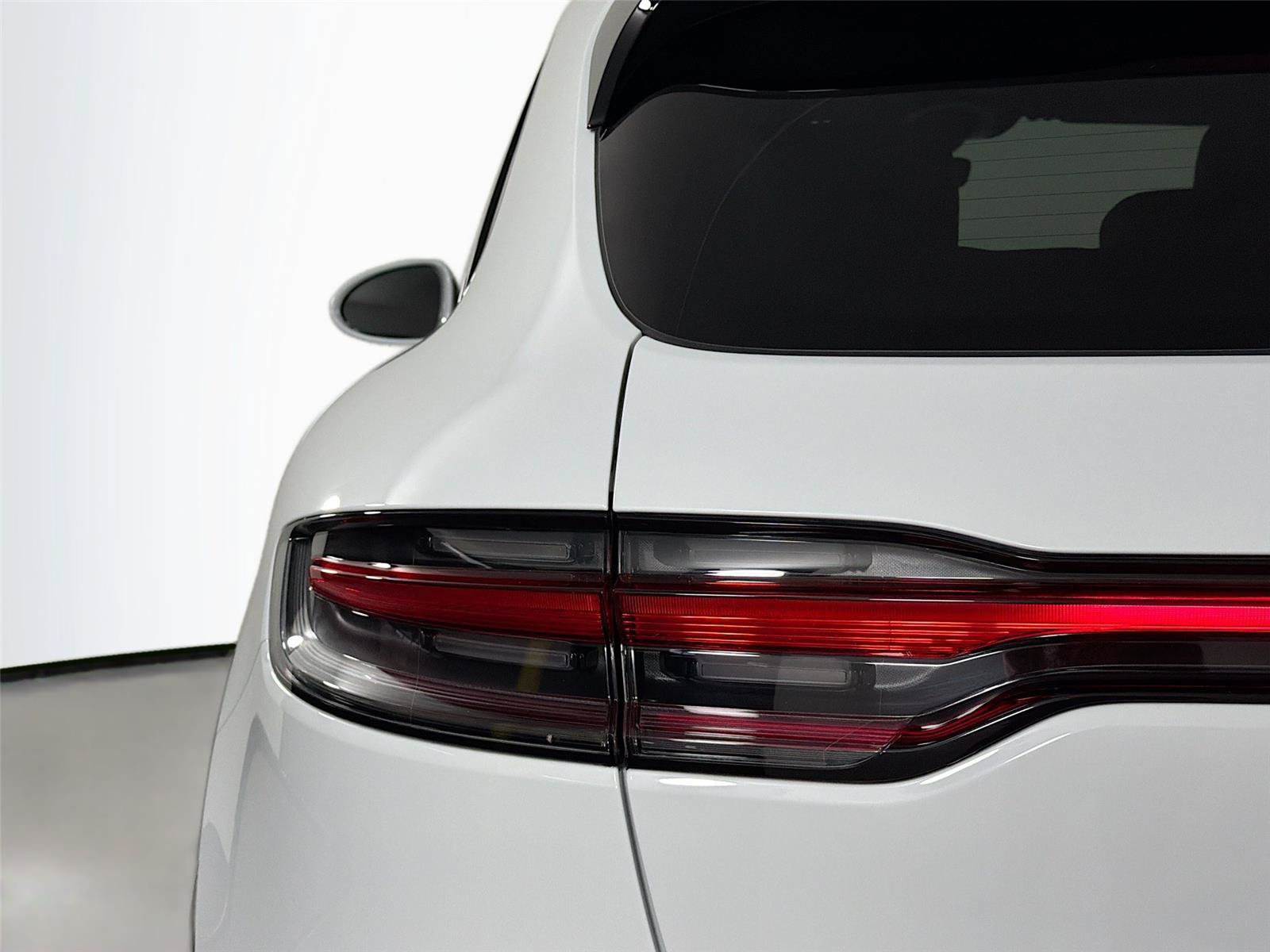 Certified 2025 Porsche Macan S AWD/4WD image 16