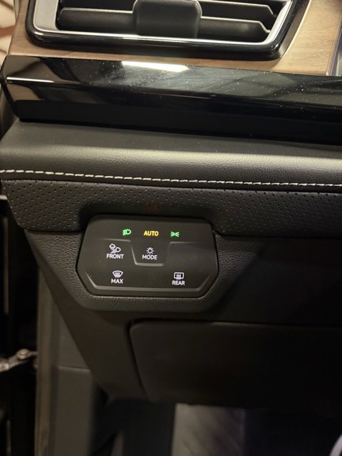 Used 2025 Volkswagen Atlas SE image 21