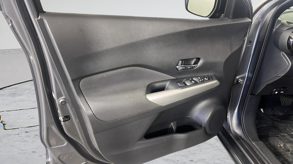 Used 2019 Nissan Kicks SV FWD image 9
