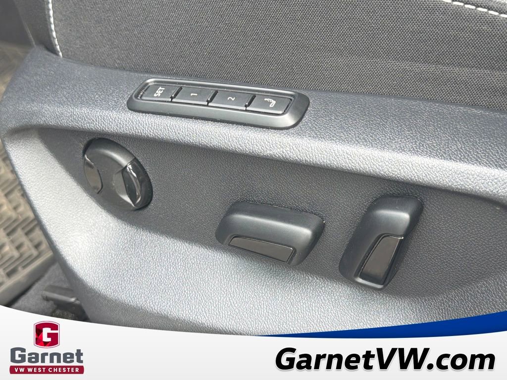 Used 2025 Volkswagen Atlas SEL Premium R-Line image 42