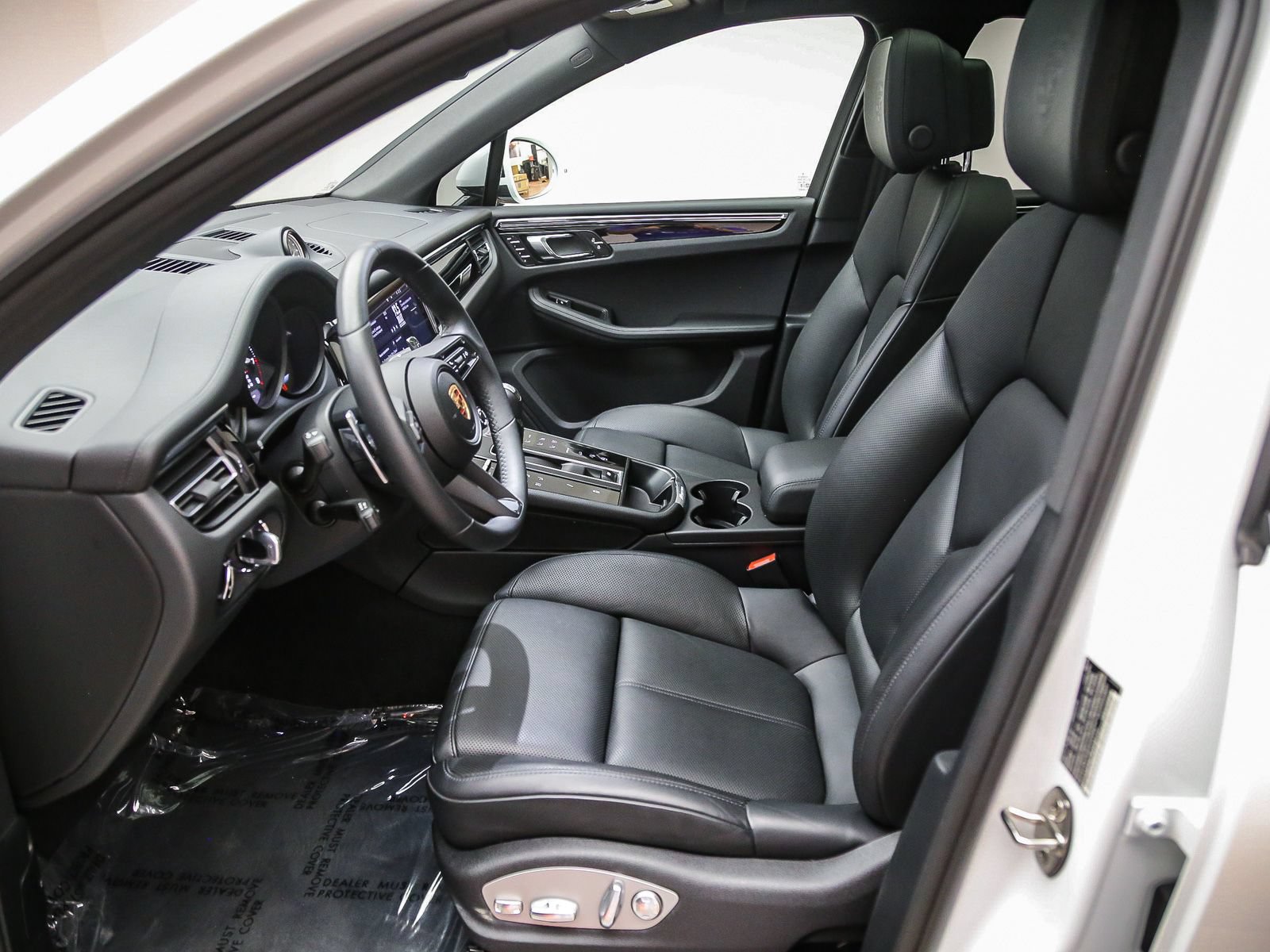 Certified 2025 Porsche Macan Turbo AWD/4WD image 22
