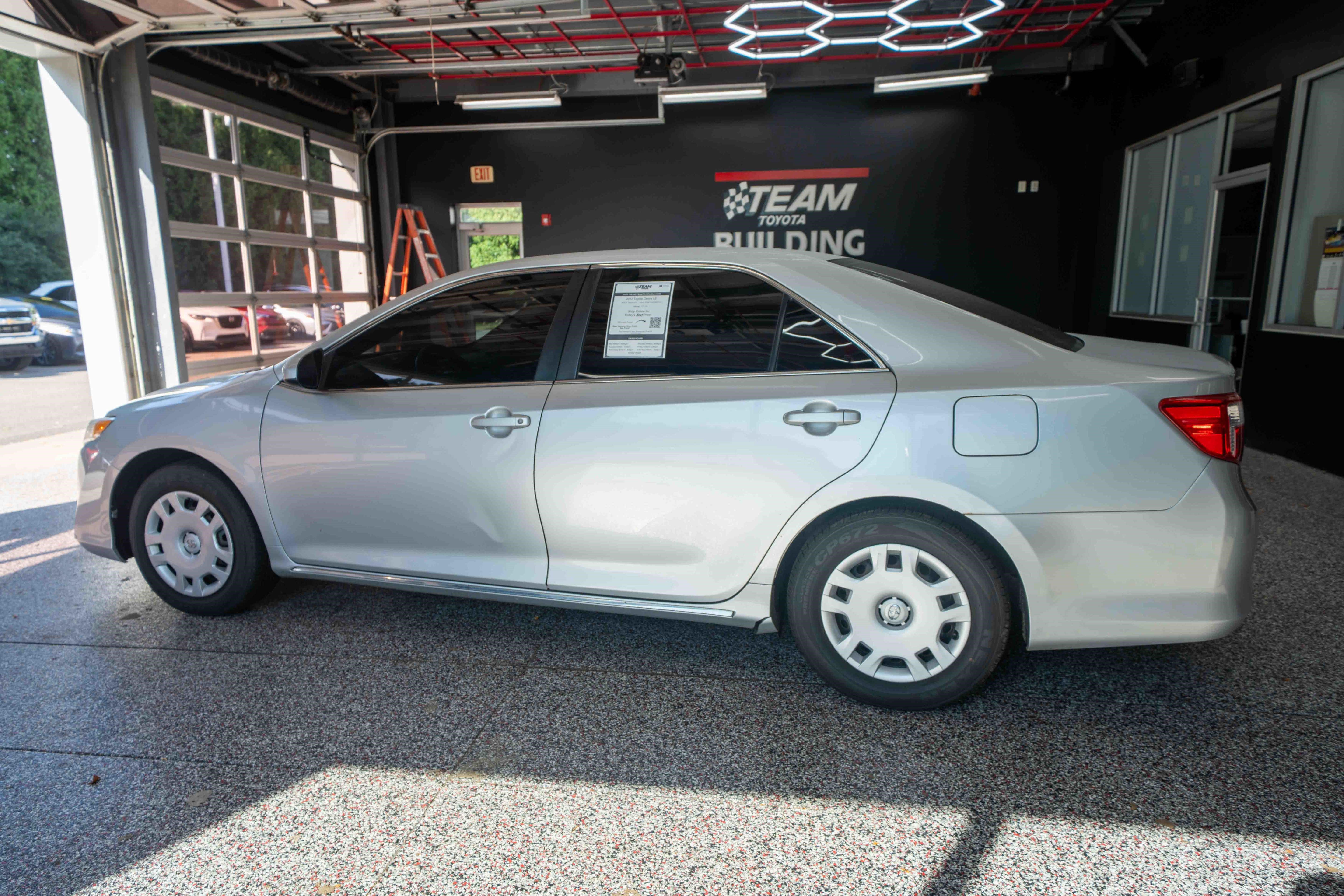 Used 2012 Toyota Camry LE FWD image 2