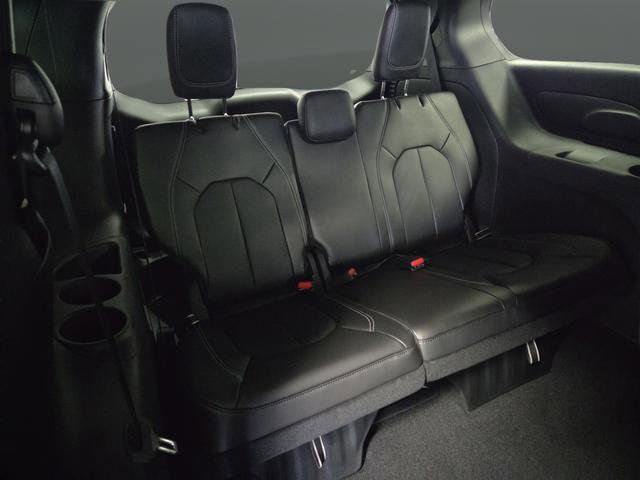 New 2026 Chrysler Pacifica Select w/ S Appearance Package image 32