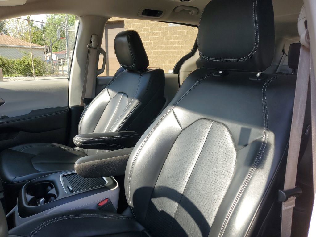 Used 2024 Chrysler Pacifica Limited FWD image 16