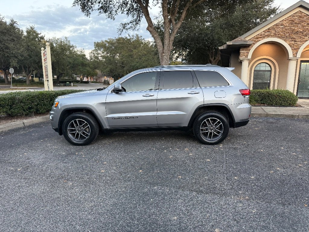 Used 2020 Jeep Grand Cherokee Laredo w/ Security & Convenience Group AWD/4WD image 1