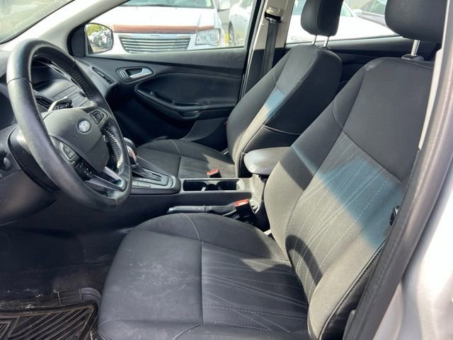 Used 2018 Ford Focus SE w/ SE Winter Package FWD image 16