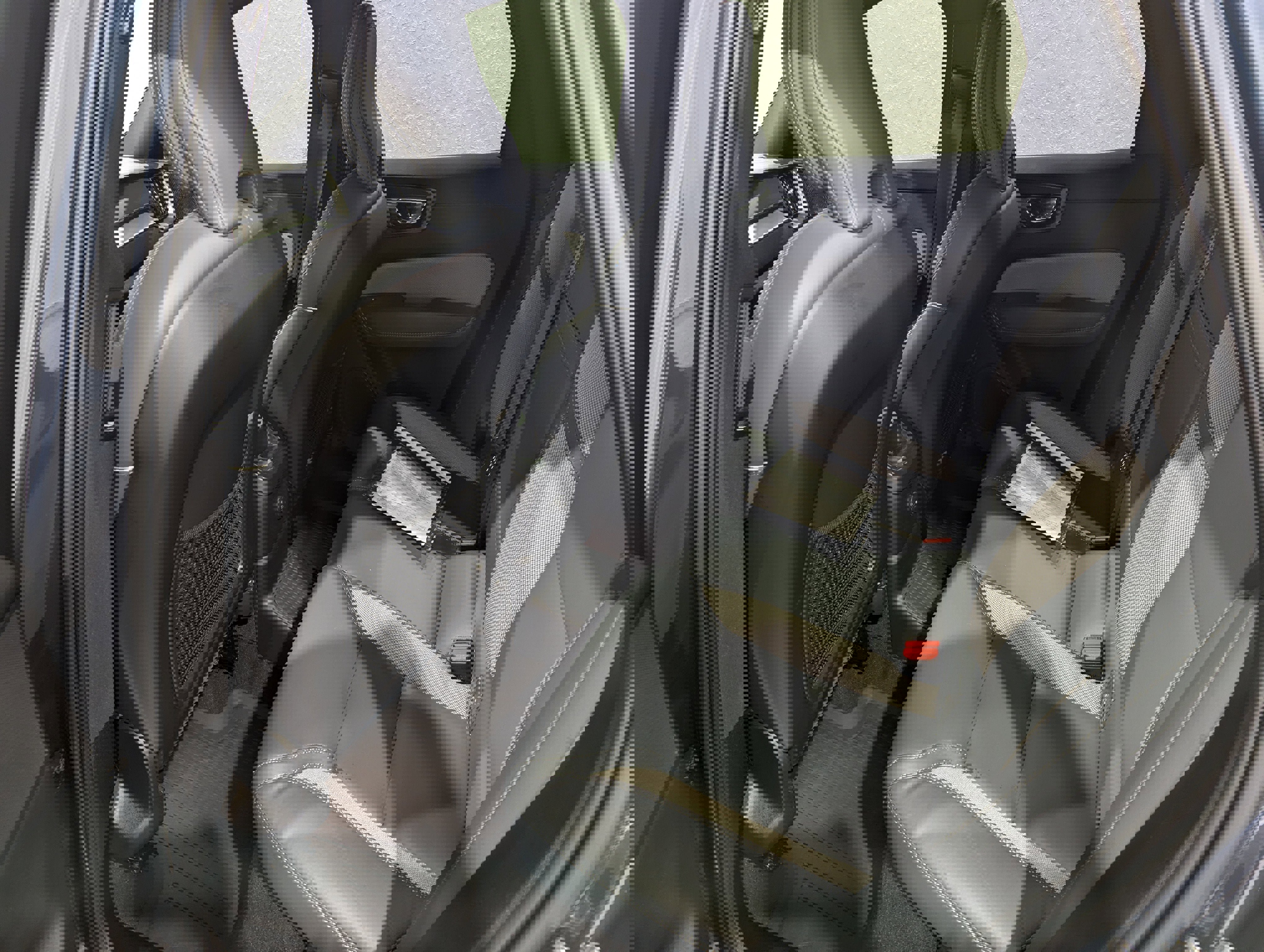 Used 2022 Volvo XC60 T8 R-Design w/ Climate Package image 12