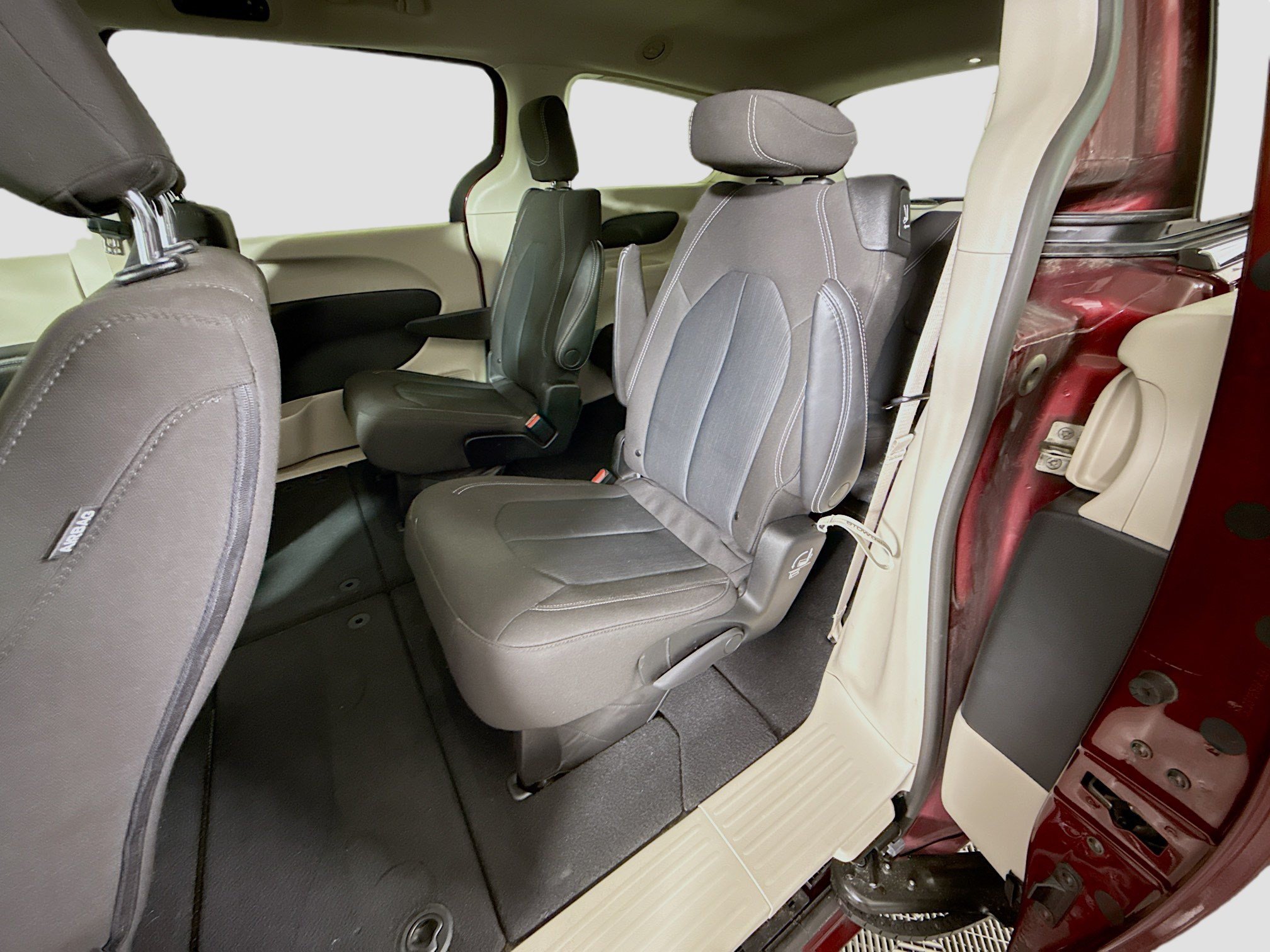 Used 2023 Chrysler Voyager LX FWD image 25