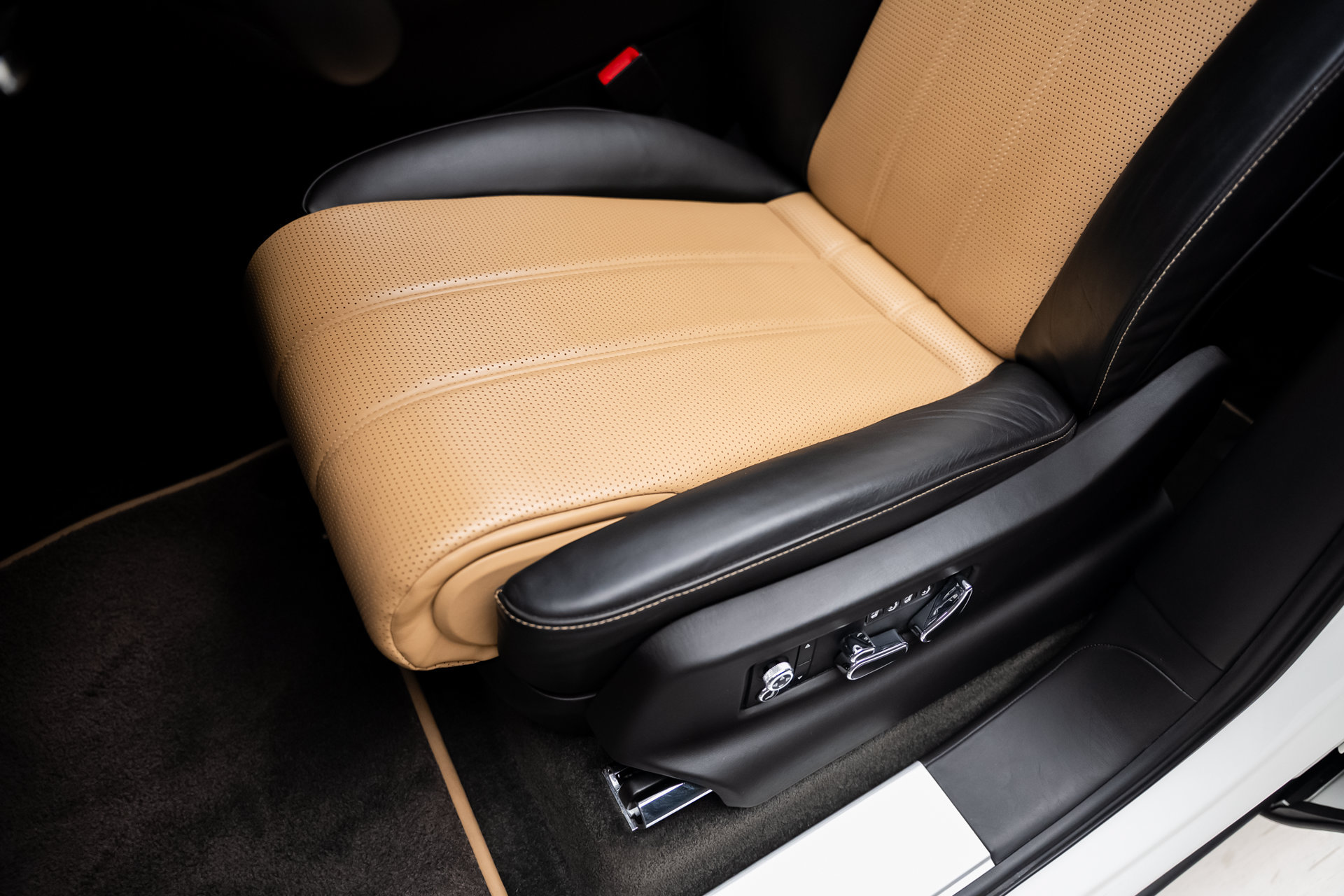 Used 2018 Bentley Bentayga AWD/4WD image 60