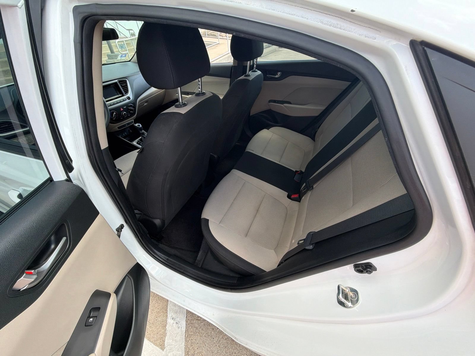 Used 2020 Hyundai Accent SE w/ Cargo Package FWD image 12
