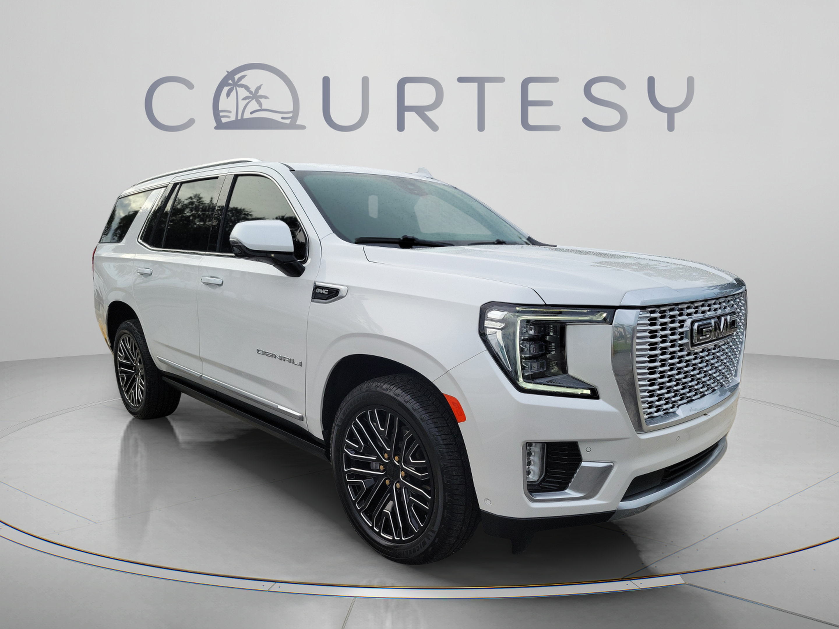 Used 2024 GMC Yukon Denali w/ Advanced Technology Package AWD/4WD image 5