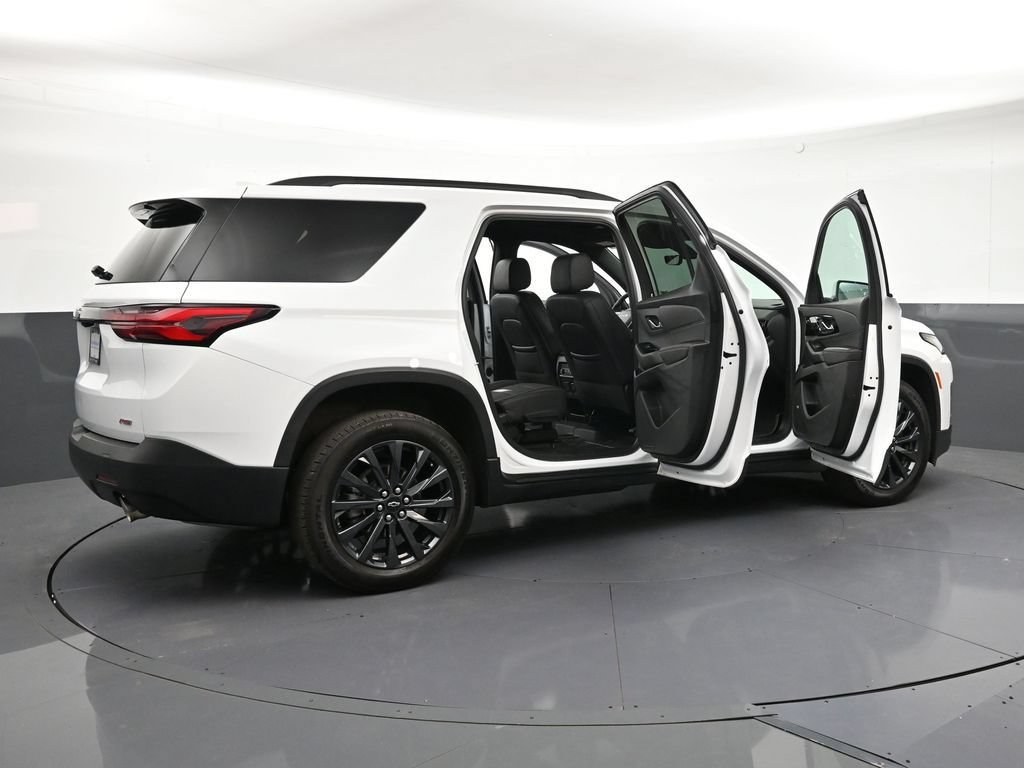 Certified 2023 Chevrolet Traverse RS w/ LPO, Floor Liner Package AWD/4WD image 32