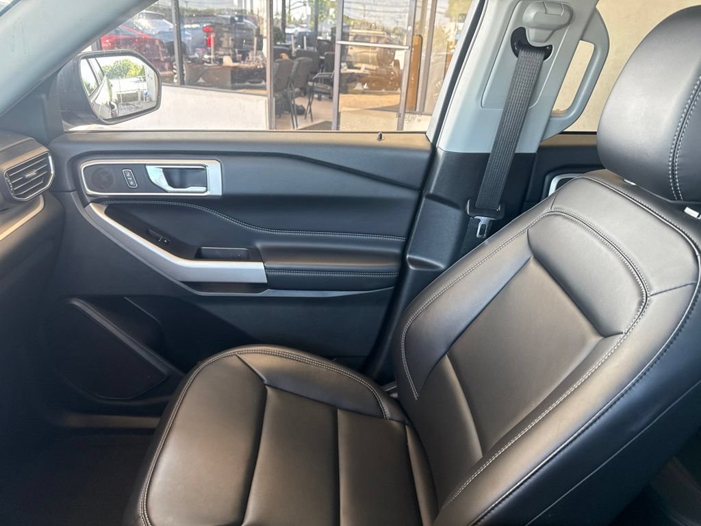 Used 2024 Ford Explorer XLT w/ Equipment Group 202A AWD/4WD image 23