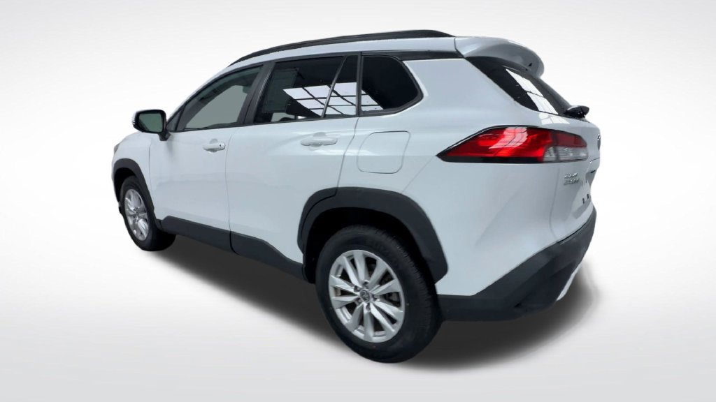 Certified 2023 Toyota Corolla Cross LE w/ Moonroof Package AWD/4WD image 6