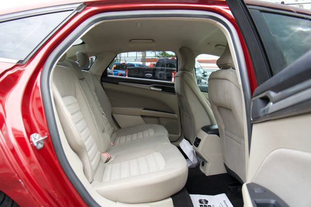 Used 2019 Ford Fusion SE FWD image 27