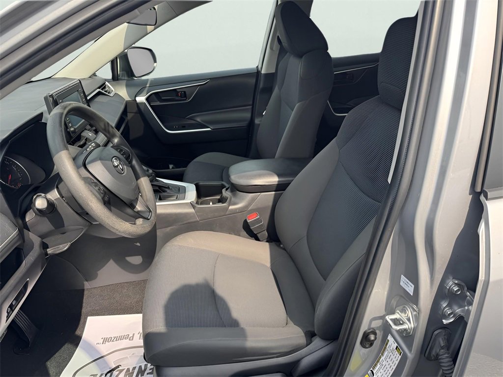 Used 2022 Toyota RAV4 LE image 7