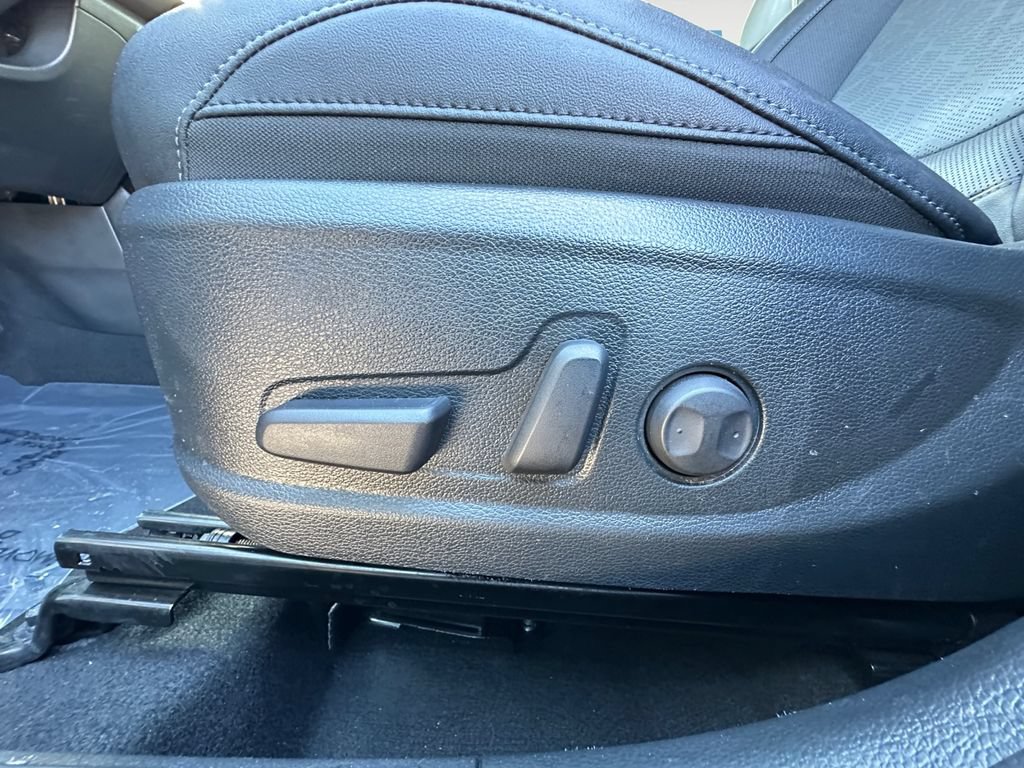 Certified 2025 Kia Seltos EX AWD/4WD image 16