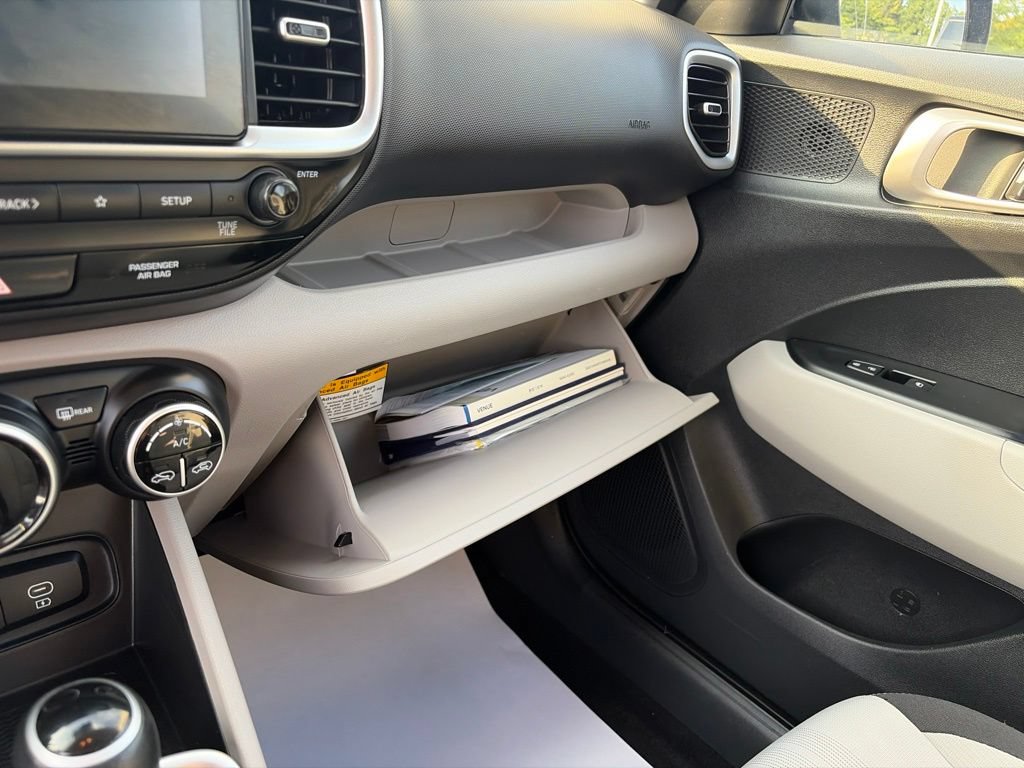 Used 2025 Hyundai Venue SEL FWD image 29