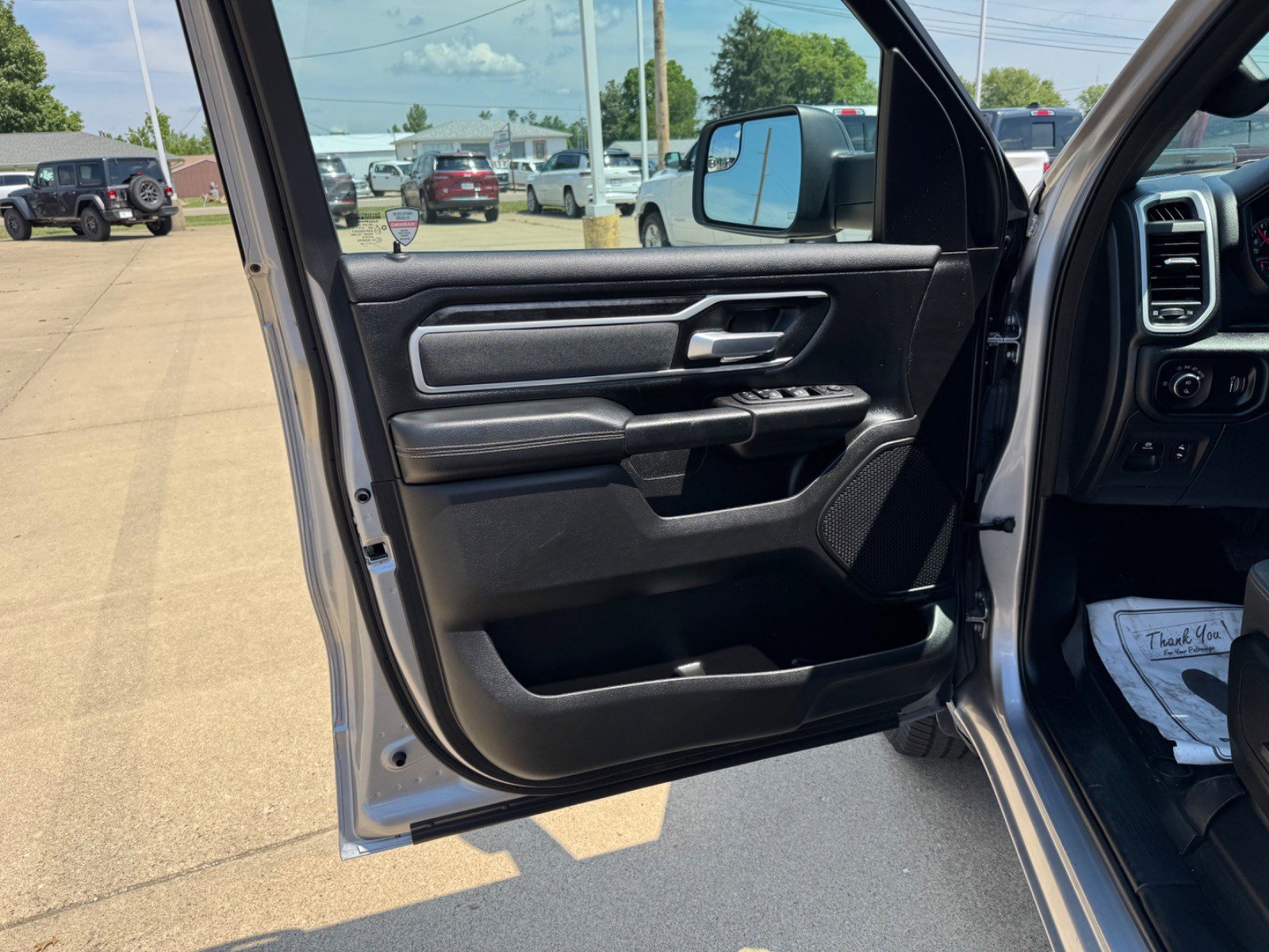 Used 2022 RAM 1500 Big Horn AWD/4WD image 14