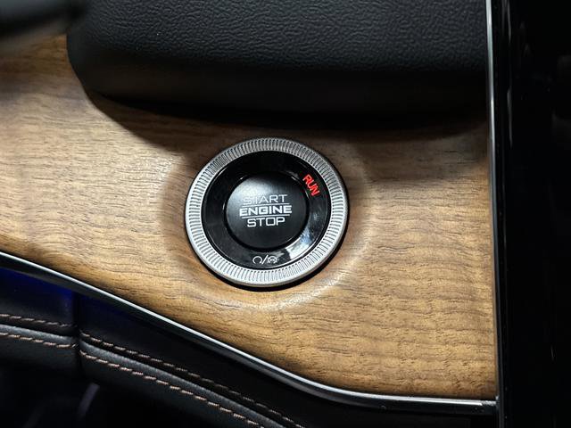 Used 2025 Jeep Grand Cherokee Summit w/ Obsidian Package image 23