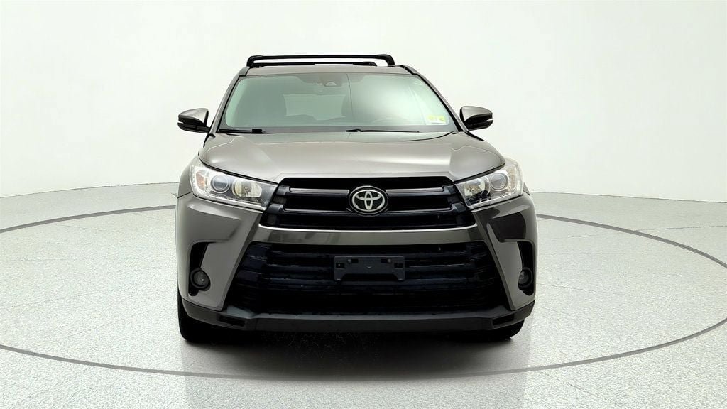 Used 2019 Toyota Highlander SE AWD/4WD image 2