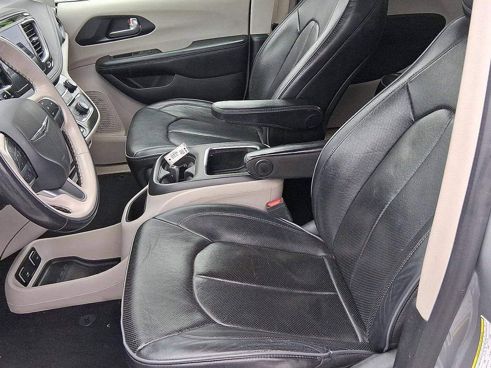 Used 2020 Chrysler Pacifica Limited image 11