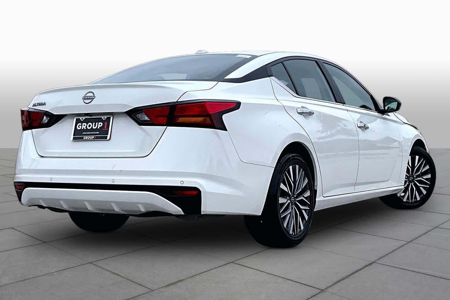 Used 2025 Nissan Altima 2.5 SV FWD image 13