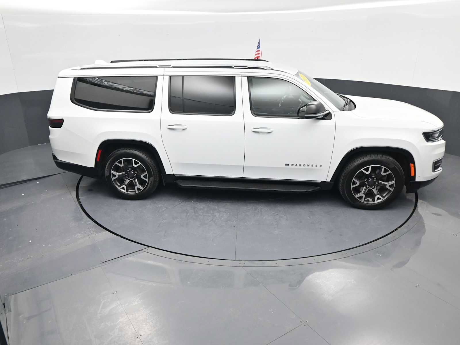 Used 2023 Jeep Wagoneer L Series III w/ Preferred Equipment Group image 36