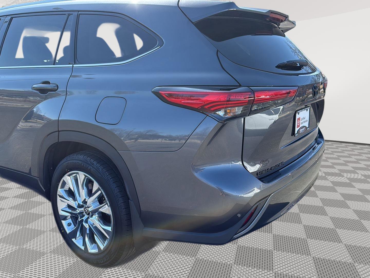 Used 2021 Toyota Highlander Limited AWD/4WD image 25