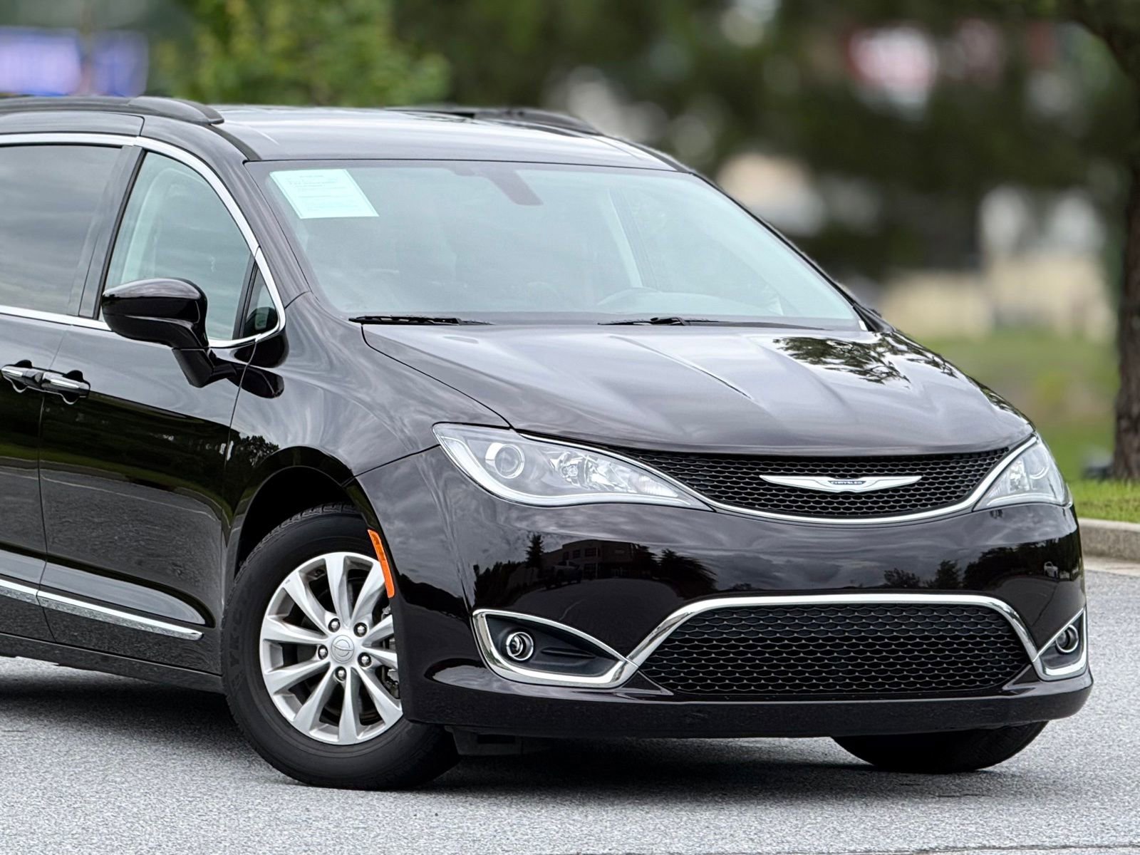 Used 2017 Chrysler Pacifica Touring-L FWD image 46